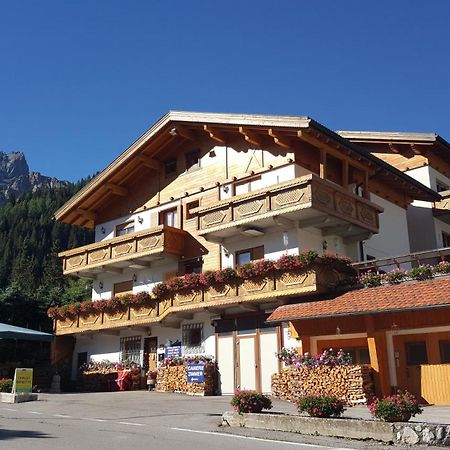 Chalet Brigitte B&B Arabba Exterior photo