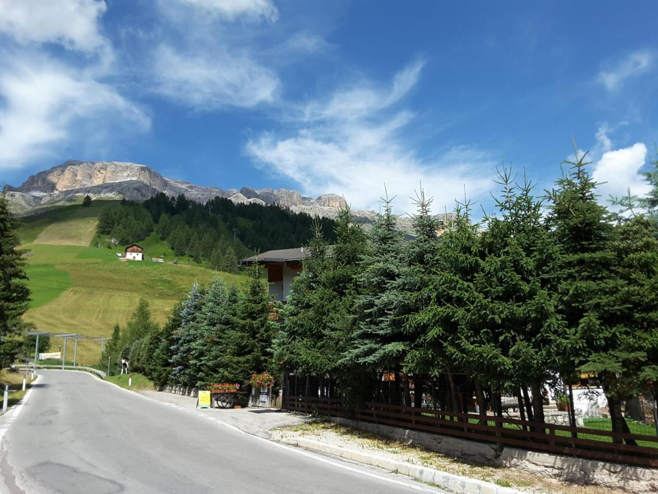 Chalet Brigitte B&B Arabba Exterior photo